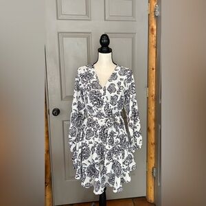 Small white & black, deep V neck skater style dress.